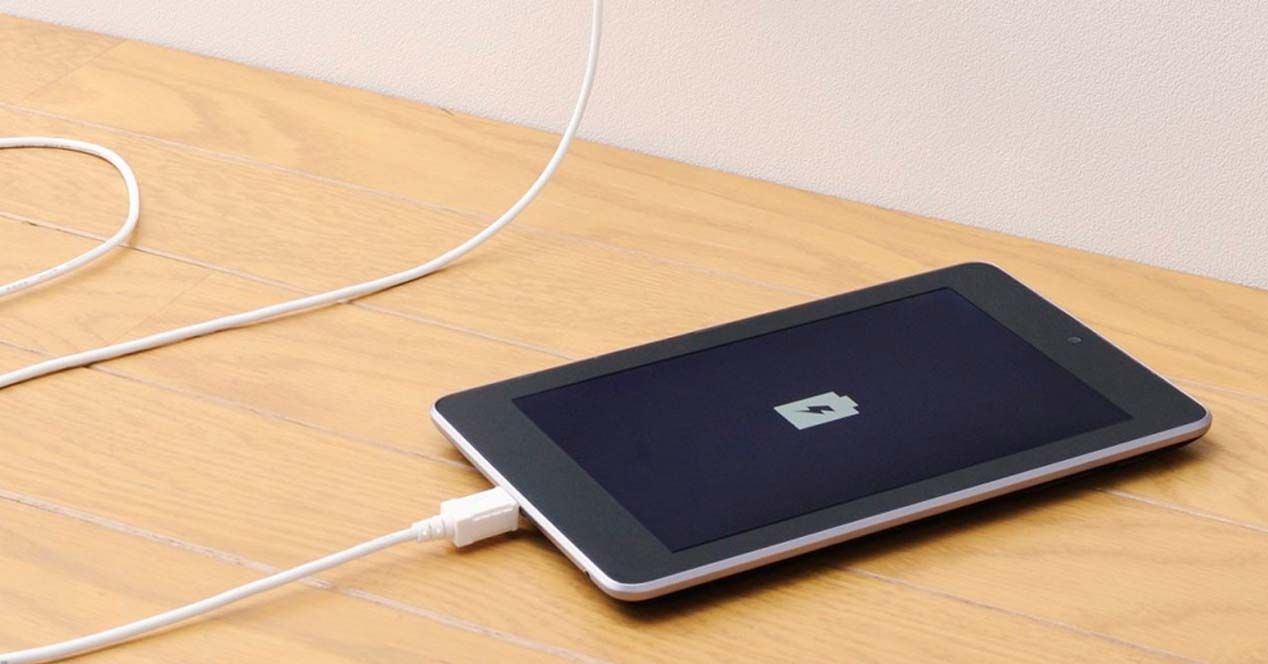 Mujer muere por descarga eléctrica durante llamada telefónica