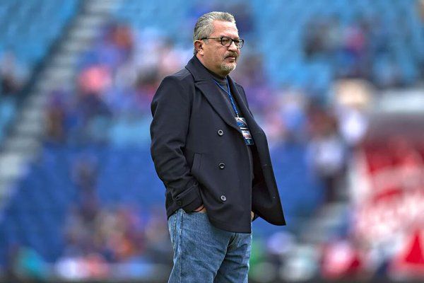 Presidente de Jaguares descarta salida del equipo de Chiapas - Carlos-Hugo-Lopez-Chargoy