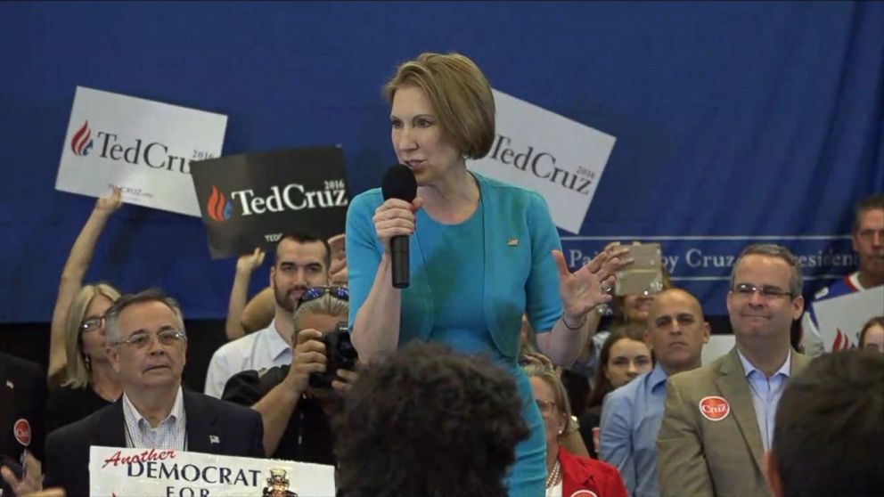 Video: Carly Fiorina se cae en un mitin