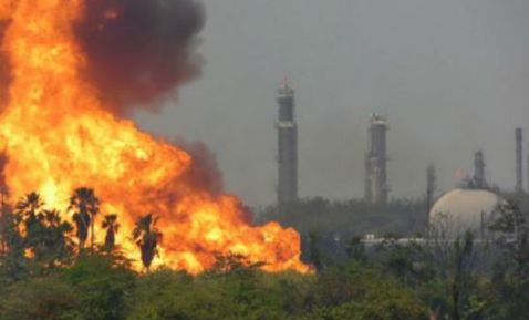Explosión en petroquímica de Chiapas provoca el desalojo de 2 mil obreros
