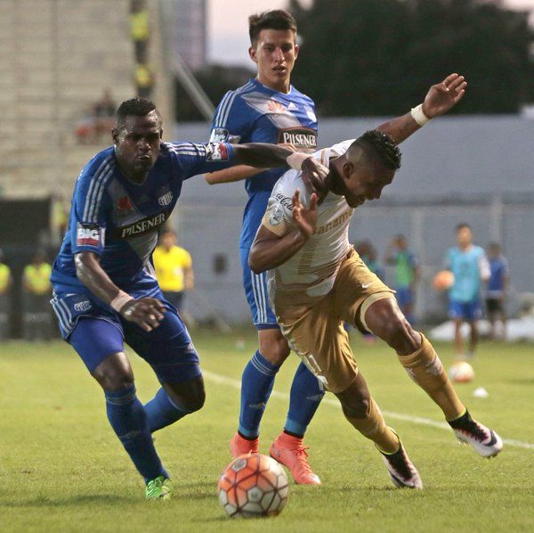 Pumas termina líder de su grupo en Libertadores - Cf9m-6vWEAA2-pF