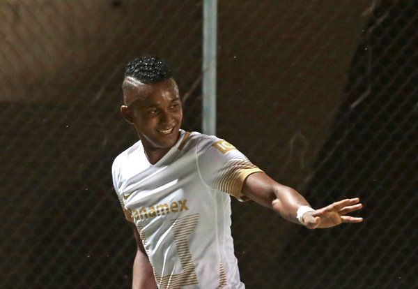 Pumas termina líder de su grupo en Libertadores - Cf9m-cxUIAAm2G-