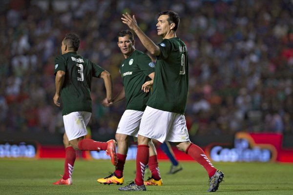 Leyendas de México vence a exjugadores del Barcelona - CfAkQm4VAAABvrC