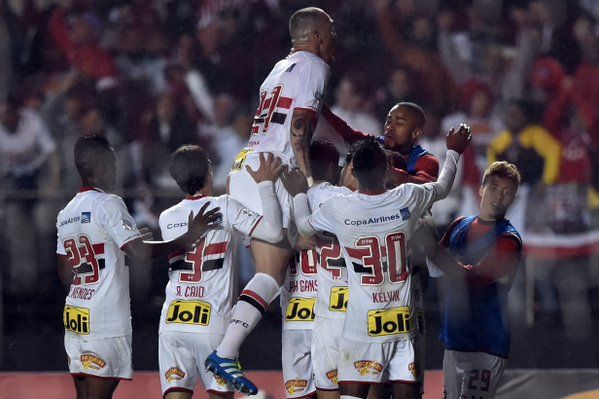 Sao Paulo humilla al Toluca - ChLVYdQWIAQUeHQ