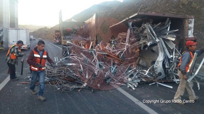 Cierran varias horas Autopista Chamapa-Lechería por accidente - Chamapa-Lechería-accidente-Radio-Centro
