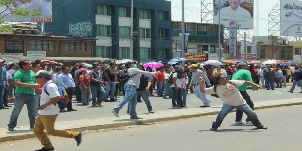 Trasladan a penal de Nayarit a maestros detenidos en Chiapas
