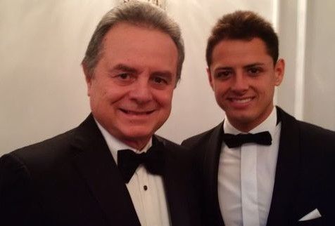 "Chicharito" asistió a cena presidencial en Alemania - Chicharito-acompañó-a-EPN-en-cena-en-Berlín.-Foto-de-@Mielnio