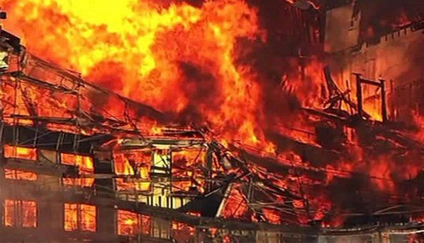 Se incendia almacén de productos químicos en China