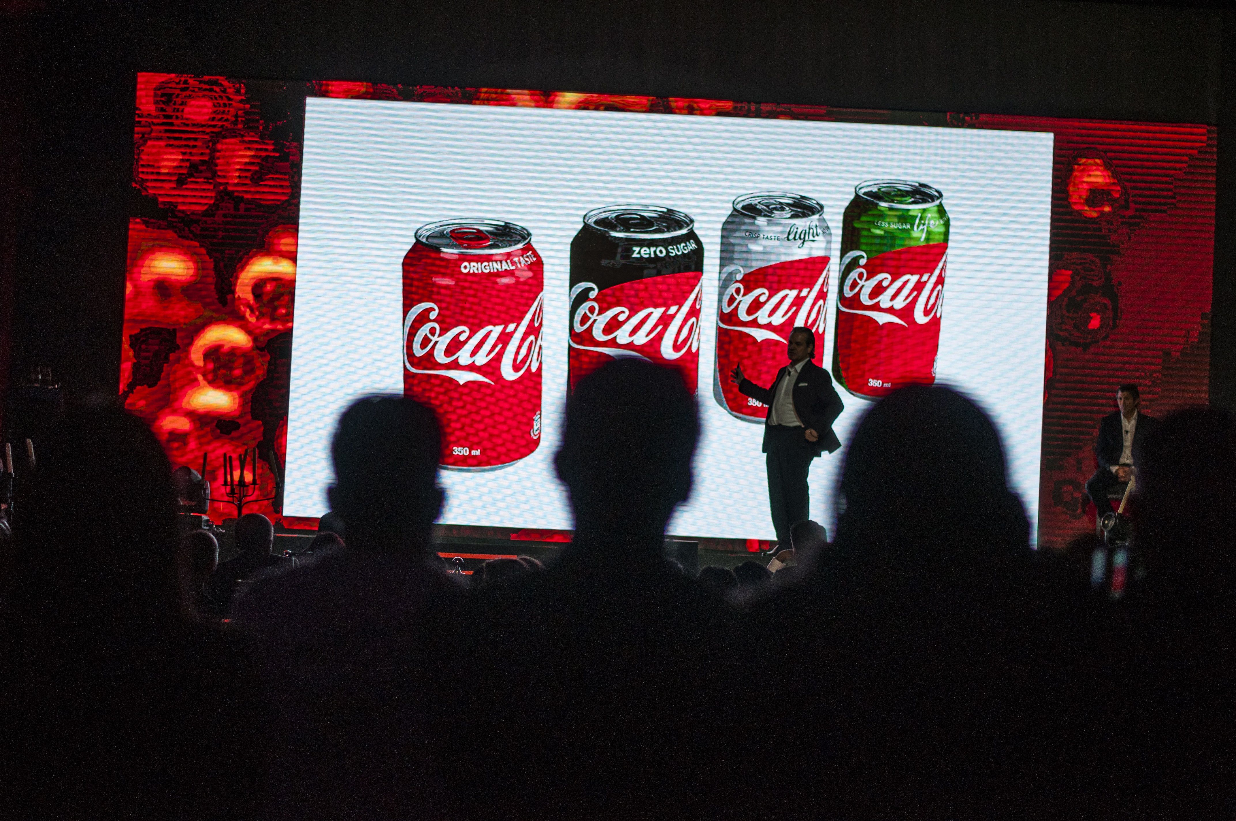 Coca-Cola promueve opciones y porciones con su nueva imagen Coca-Cola promueve opciones y porciones con su nueva imagen
