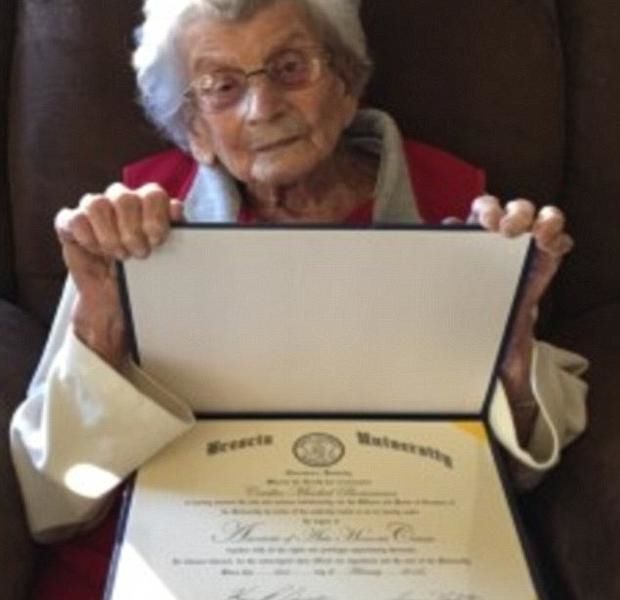Se gradúa mujer de 102 años de edad en Kentucky - Dolly-abc
