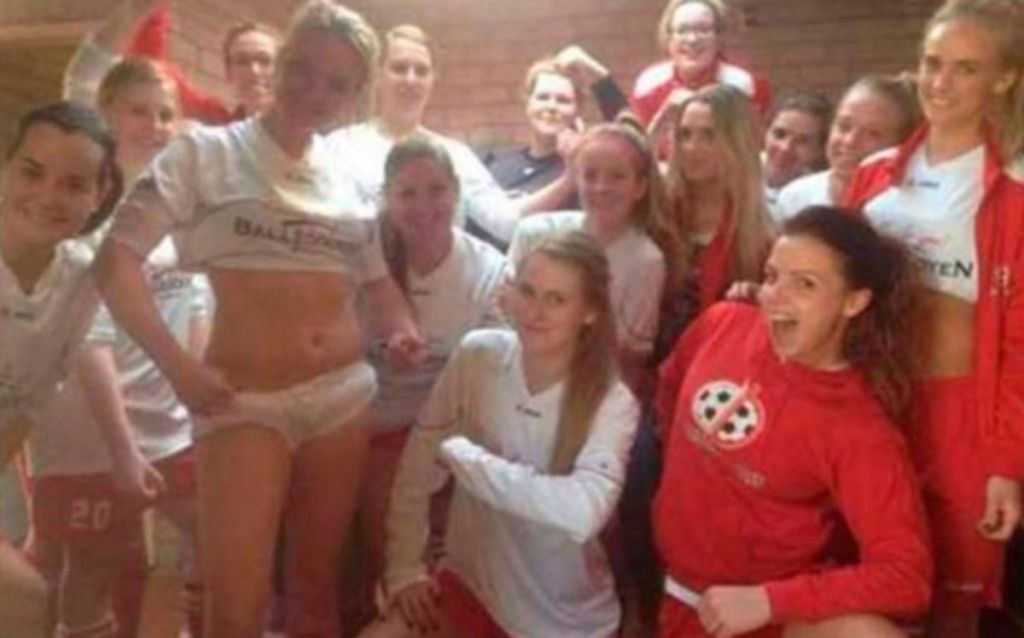 Club femenil parodia festejo del Real Madrid - Dussense-Boys-1024x638