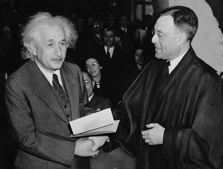 Niño supera coeficiente intelectual de Einstein - EINSTEIN