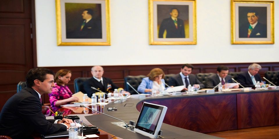 EPN pide a gabinete mantener disciplina presupuestal