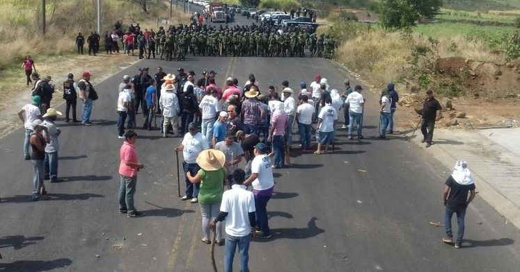 Van 33 detenidos por bloqueos en Michoacán