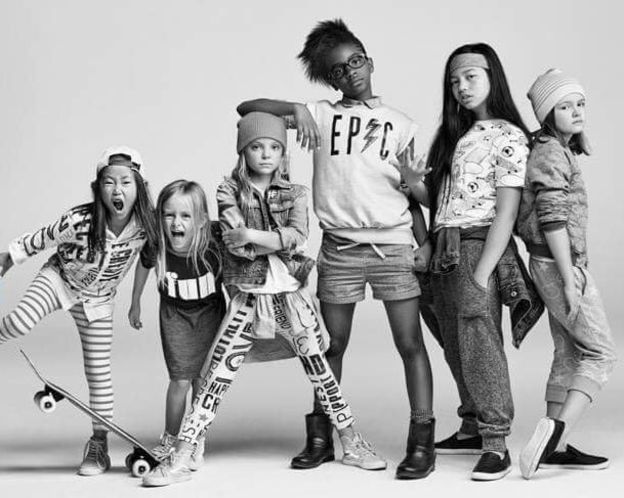 El anuncio por el que GAP se disculpó - Gap-kids2