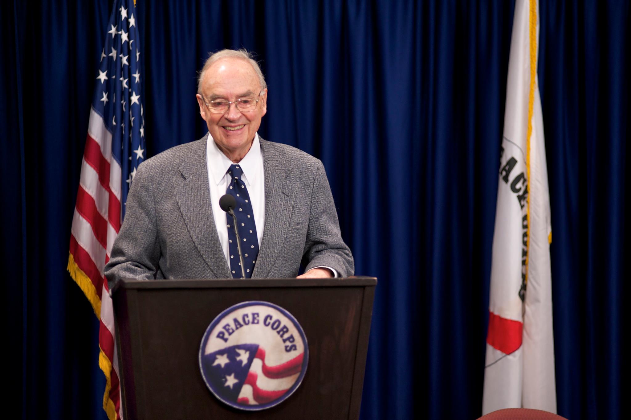 Exsenador estadounidense de 90 años se casará con alguien de su mismo sexo