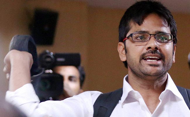 Video: lanzan zapato contra mandatario de Nueva Delhi - India