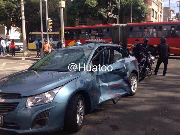 Choque de Metrobús y dos vehículos deja cinco heridos - Metrobús-Xola-3