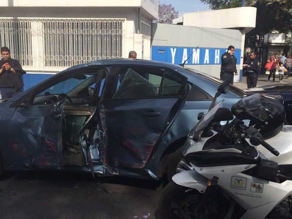 Choque de Metrobús y dos vehículos deja cinco heridos - Metrobús-Xola-6