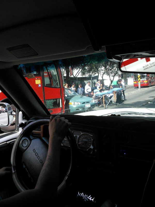 Choque de Metrobús y dos vehículos deja cinco heridos - Metrobús-Xola