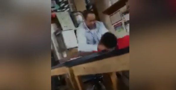 Video: la brutal agresión de profesor a alumno de 14 años