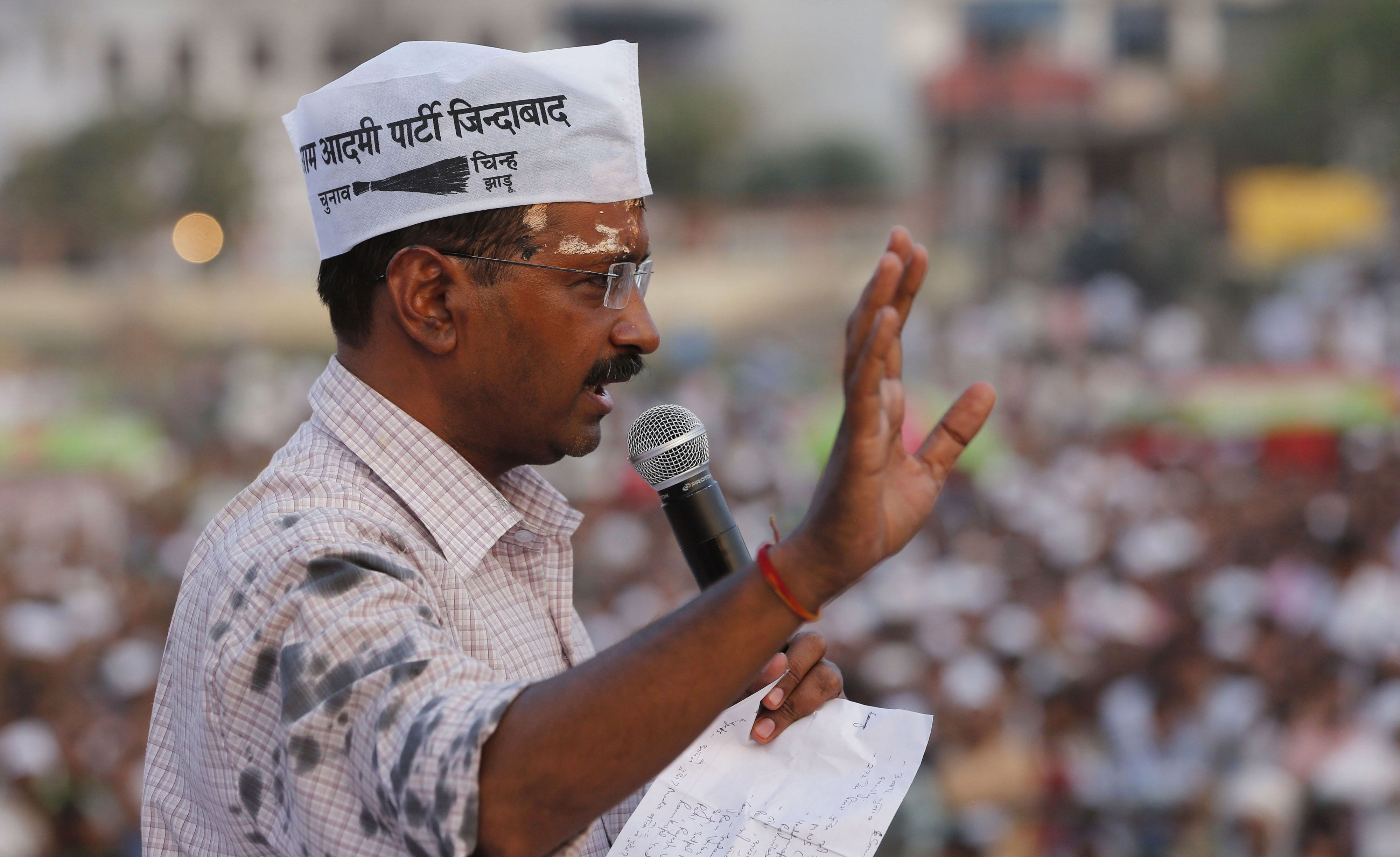 Video: lanzan zapato contra mandatario de Nueva Delhi - Nueva-Delhi