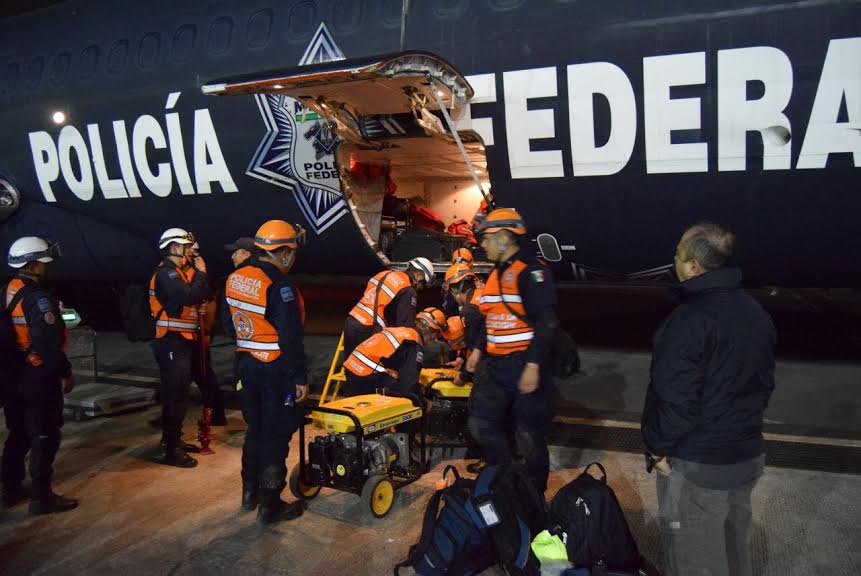 Rescatistas mexicanos ayudarán a damnificados en Ecuador - Policia-Federal-rescatista-ecuador-CNS