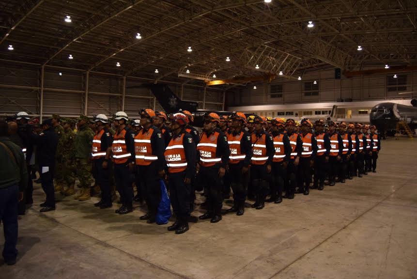 Rescatistas mexicanos ayudarán a damnificados en Ecuador - Policia-Federal-rescatista-ecuador-CNS2