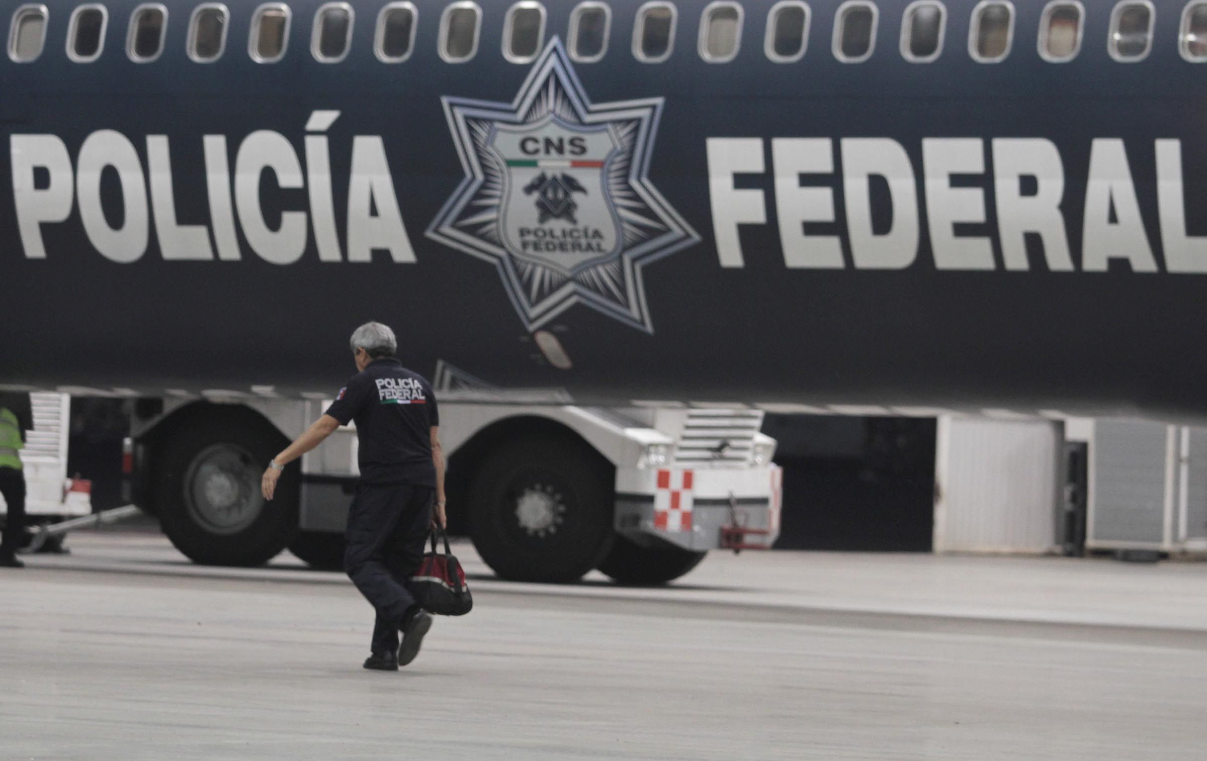 Avión con víveres mexicanos llega a Ecuador