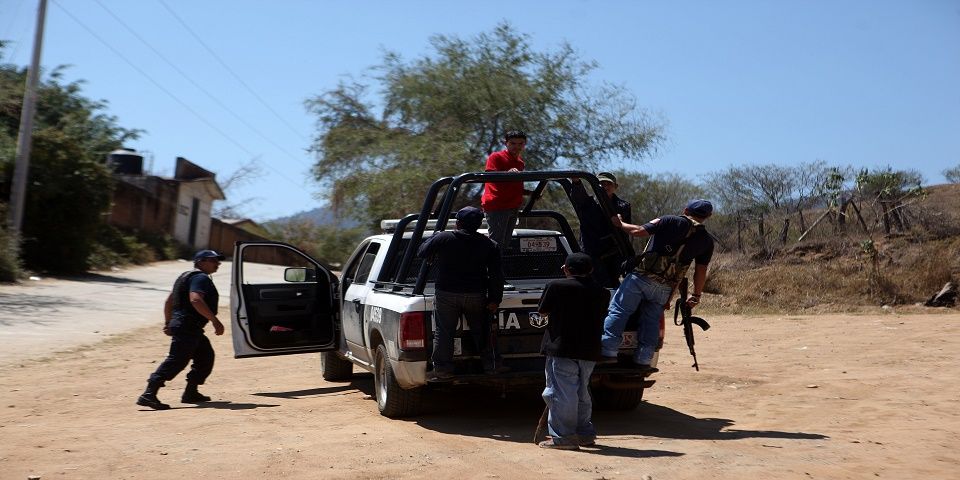 Consignan a cuatro falsos policías rurales en Michoacán