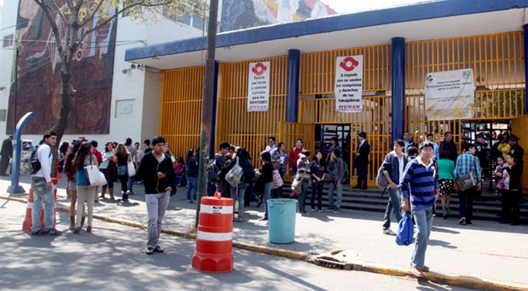 Estudiante drogado apuñala a su abuela al interior de la prepa 4