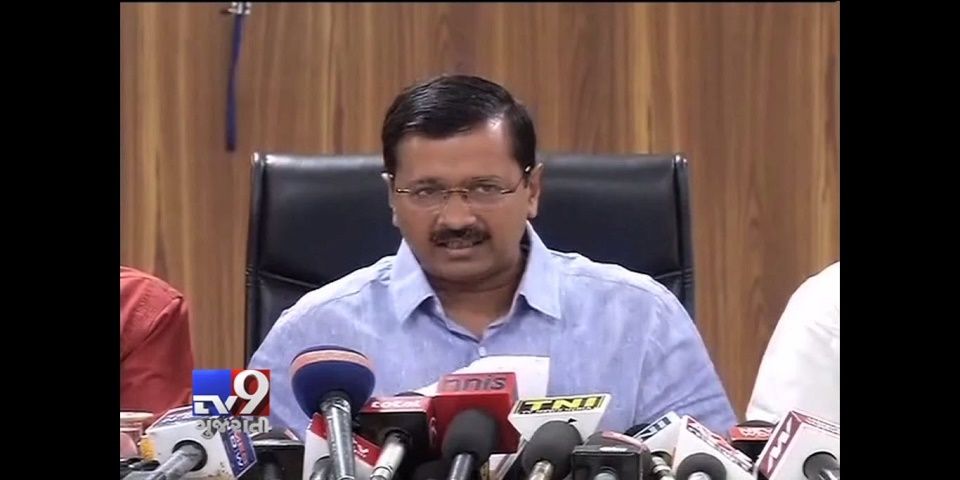 Video: lanzan zapato contra mandatario de Nueva Delhi