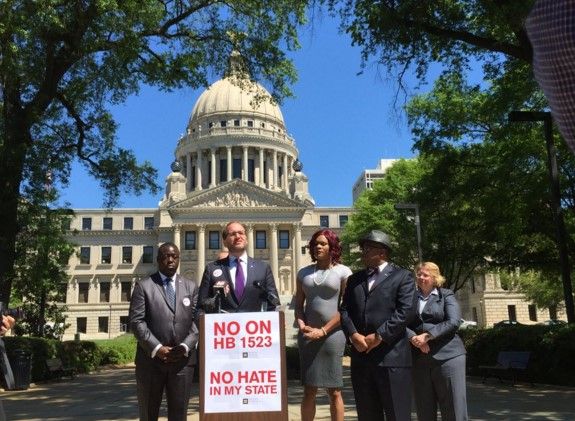 Empresas de Mississippi podrán negar servicios a homosexuales - Protestas-contra-mississipi-ley
