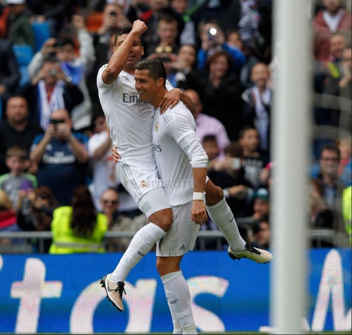 Real Madrid golea a Eibar y reduce distancia frente al Barcelona - Real-Madrid-CR7