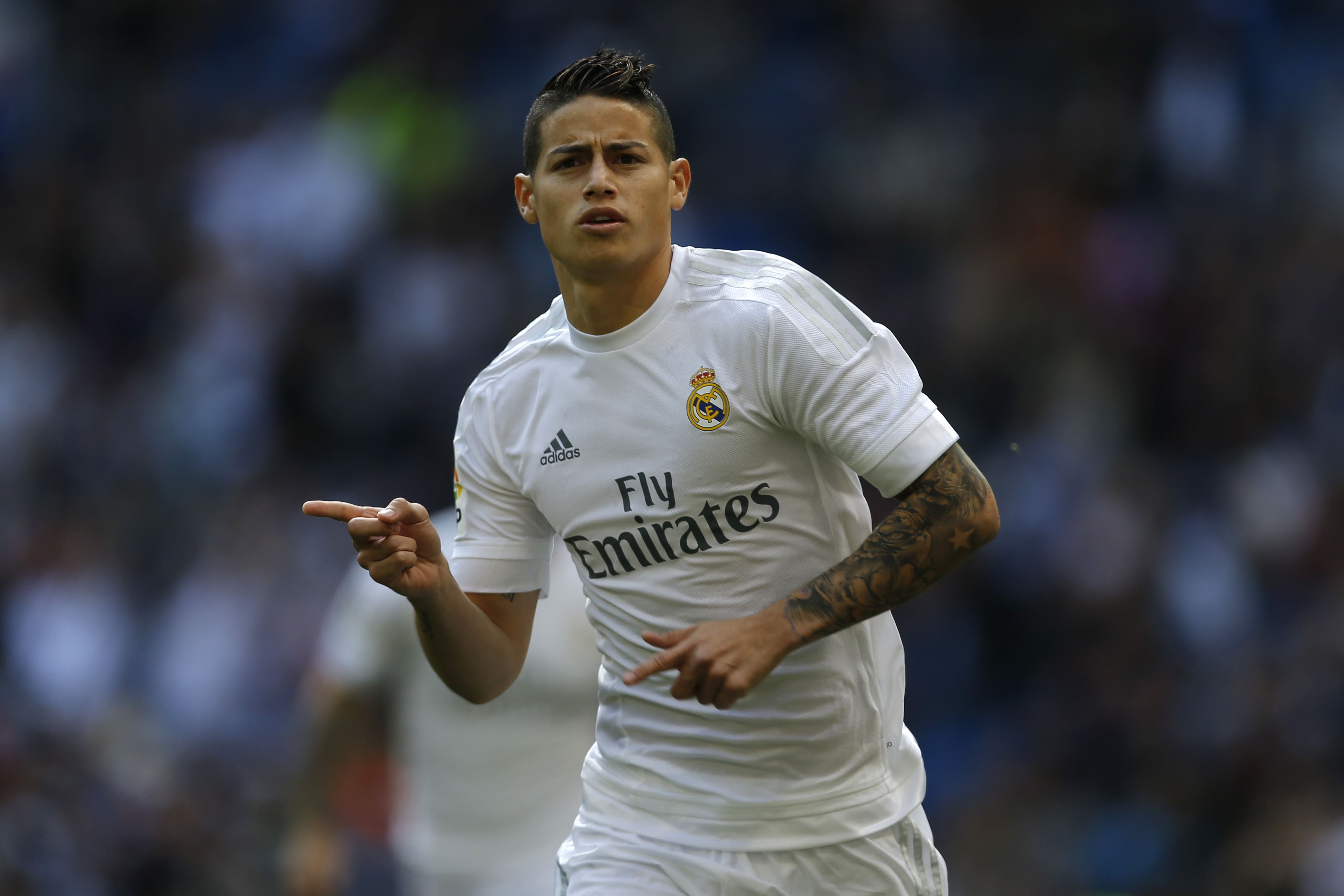 Real Madrid golea a Eibar y reduce distancia frente al Barcelona - Real-Madrid-James