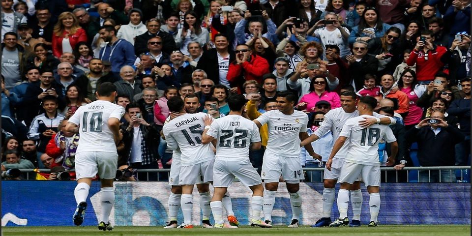 Real Madrid golea a Eibar y reduce distancia frente al Barcelona