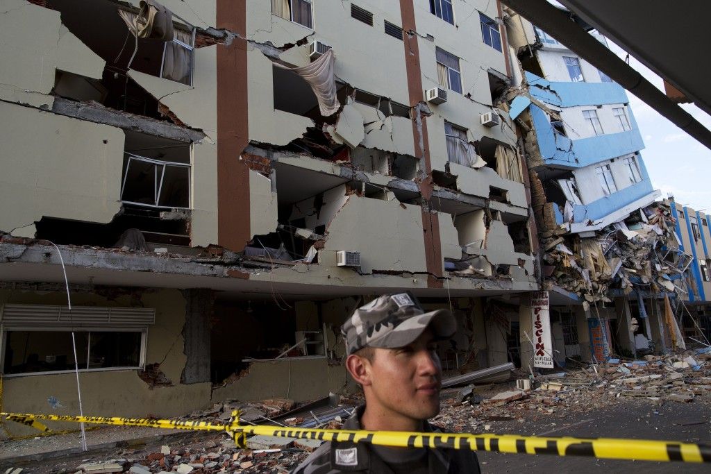 Daños por sismo en Ecuador superan 3 mil mdd - SOP-AP-SPANI-SPAN-EC_Cast-4-1024x683