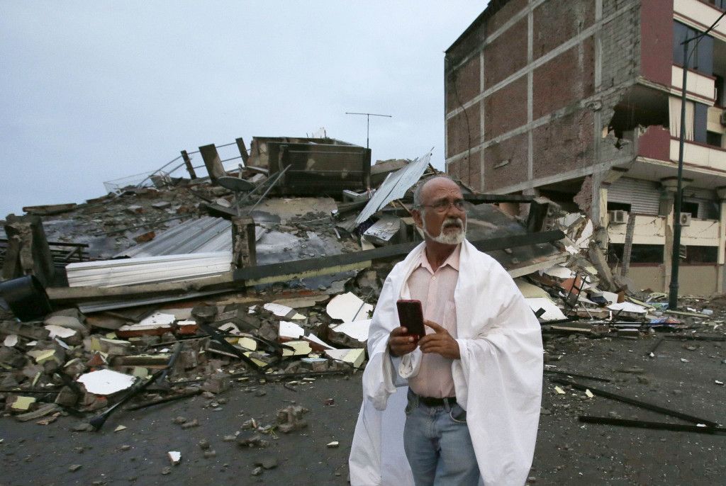 Daños por sismo en Ecuador superan 3 mil mdd - SOP-AP-SPANI-SPAN-EC_Cast-9-1024x686