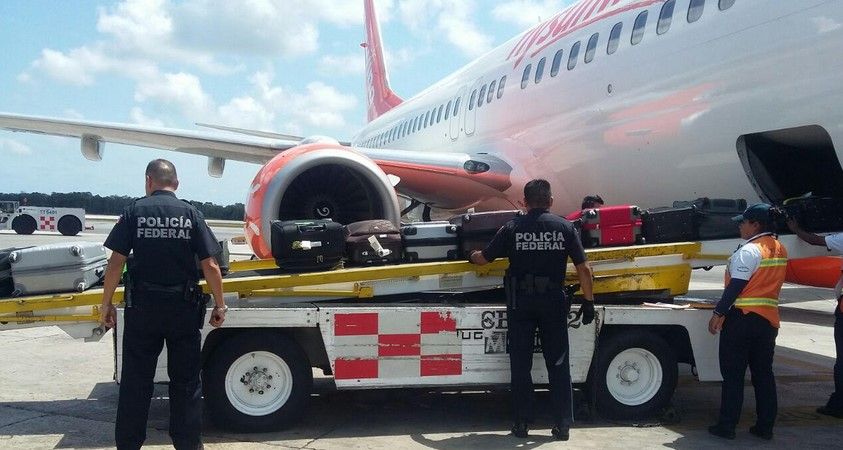 Hallan 15 kilos de cocaína dentro de un avión en Cancún