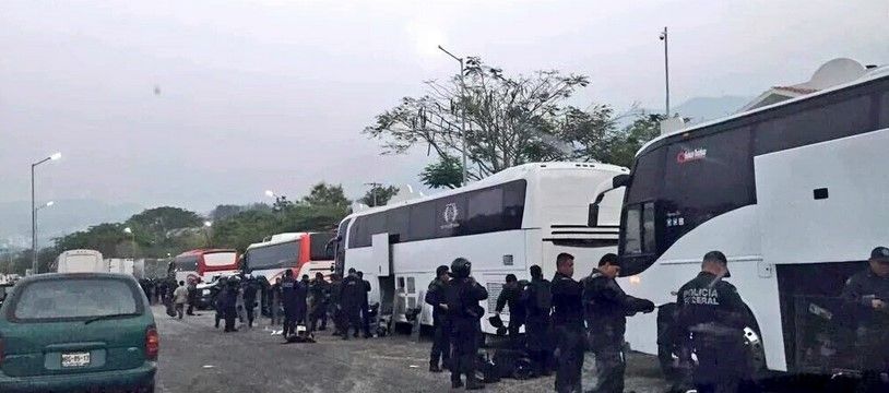 Chocan maestros de la CNTE con la Policía Federal en Chiapas