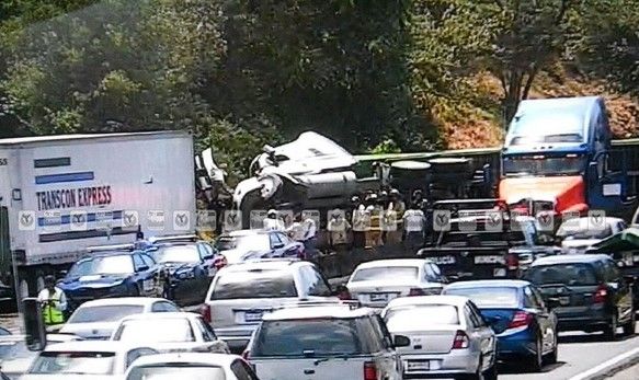 Volcadura de tráiler en la México-Toluca
