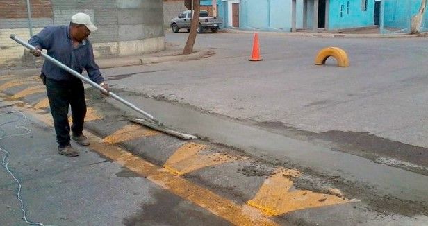 Peatones y autos afectados por el retiro de topes Peatones y autos afectados por el retiro de topes