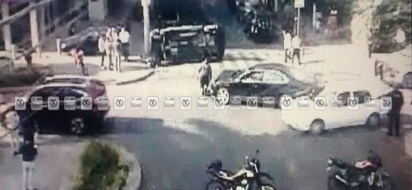 Vuelca auto en Polanco