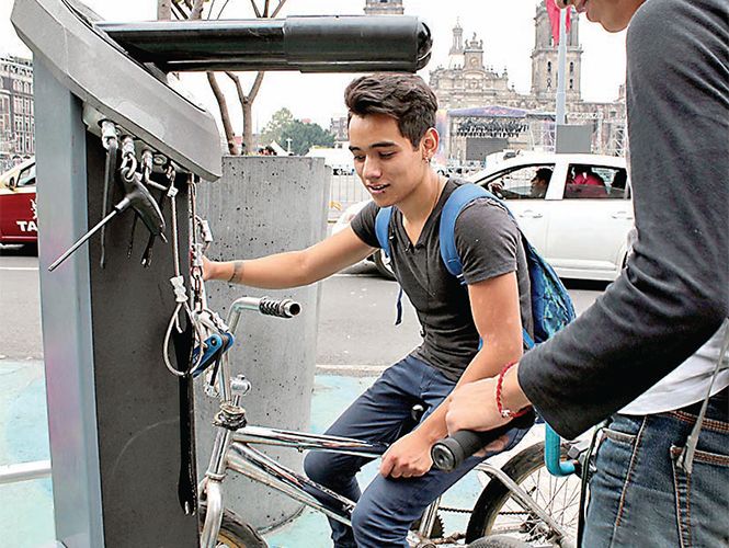 Instalan puntos de reparación gratuita para bicis en la CDMX - Sedema-Zocalo-Excelsior