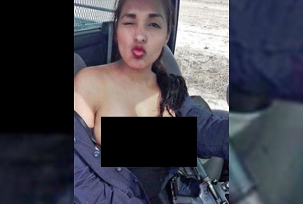 Suspenden a policía de Escobedo por foto topless - TOPLESS-1