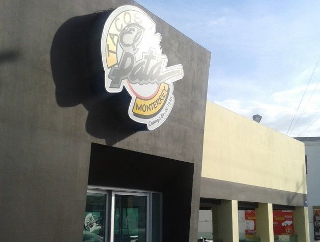 Detienen a tres ladrones por el GPS de un celular - Tacos-El-Pata