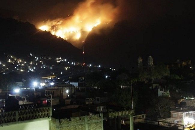 Continúa incendio en Tepoztlán - Tepoztlan-incendio-SinEmbargo