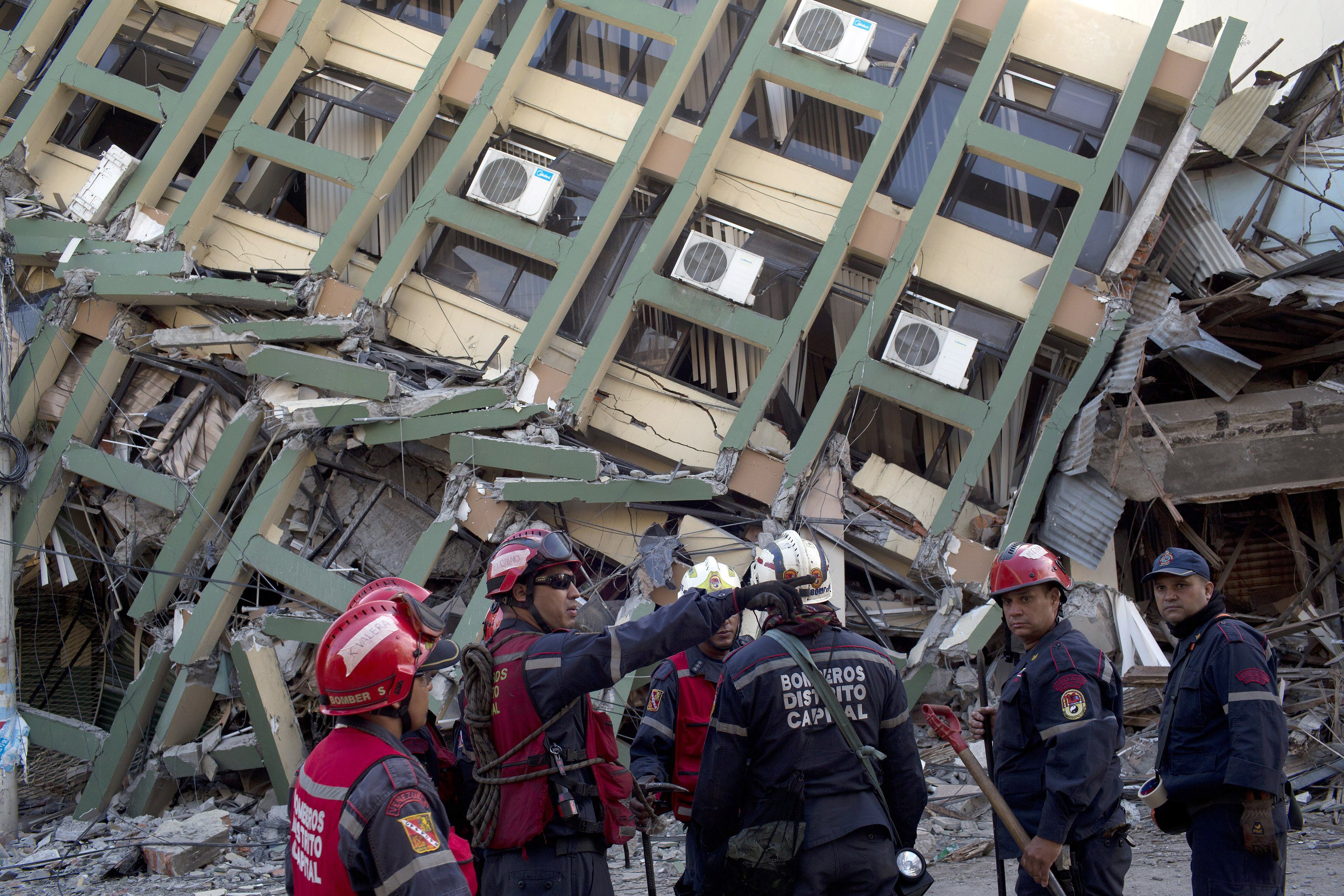 Réplica de magnitud 6 sacude a Ecuador - Terremoto-7