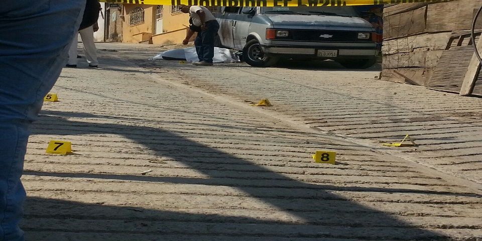 Asesinan a padre e hijo frente a kinder en Guerrero
