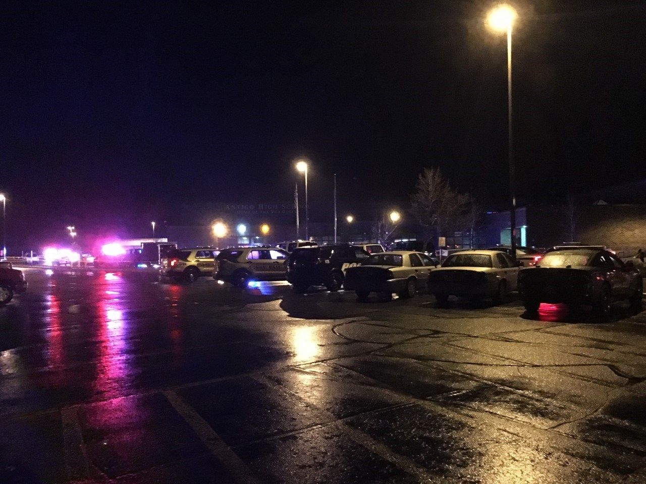 Adolescente dispara contra pareja en baile de graduación